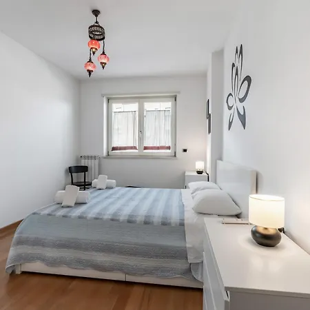 Portuense 107 - Bright Flat